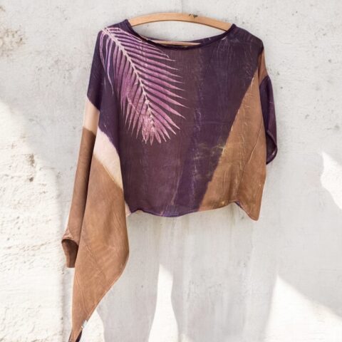 Blusa de seda assim&eacute;trica